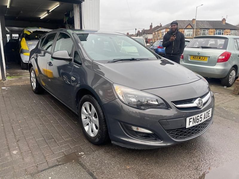 Used Vauxhall Astra Design Edition 2015 Grey Hatchback