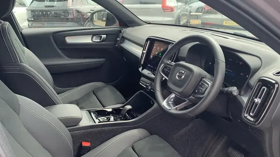 Used Volvo XC40 Plus 194 HP (142 kW) 2025 Silver SUV