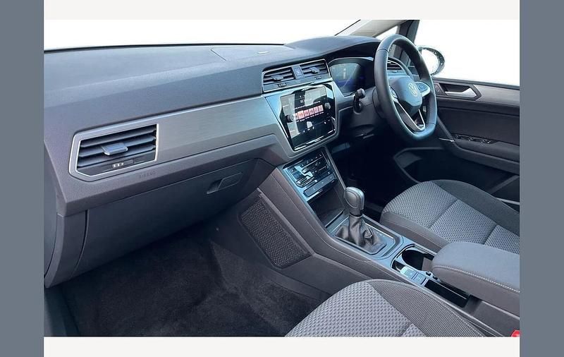 Used VW Touran Match 150 HP (110 kW) 2025 Silver MPV