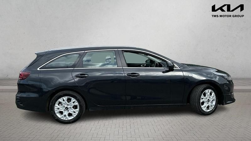 Usado Kia Ceed 138 HP (101 kW) 2025 Preto Citadino