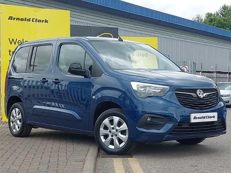Blue Used 2022 Vauxhall Combo MPV | £14,298 (Fair price) - Image 1/4
