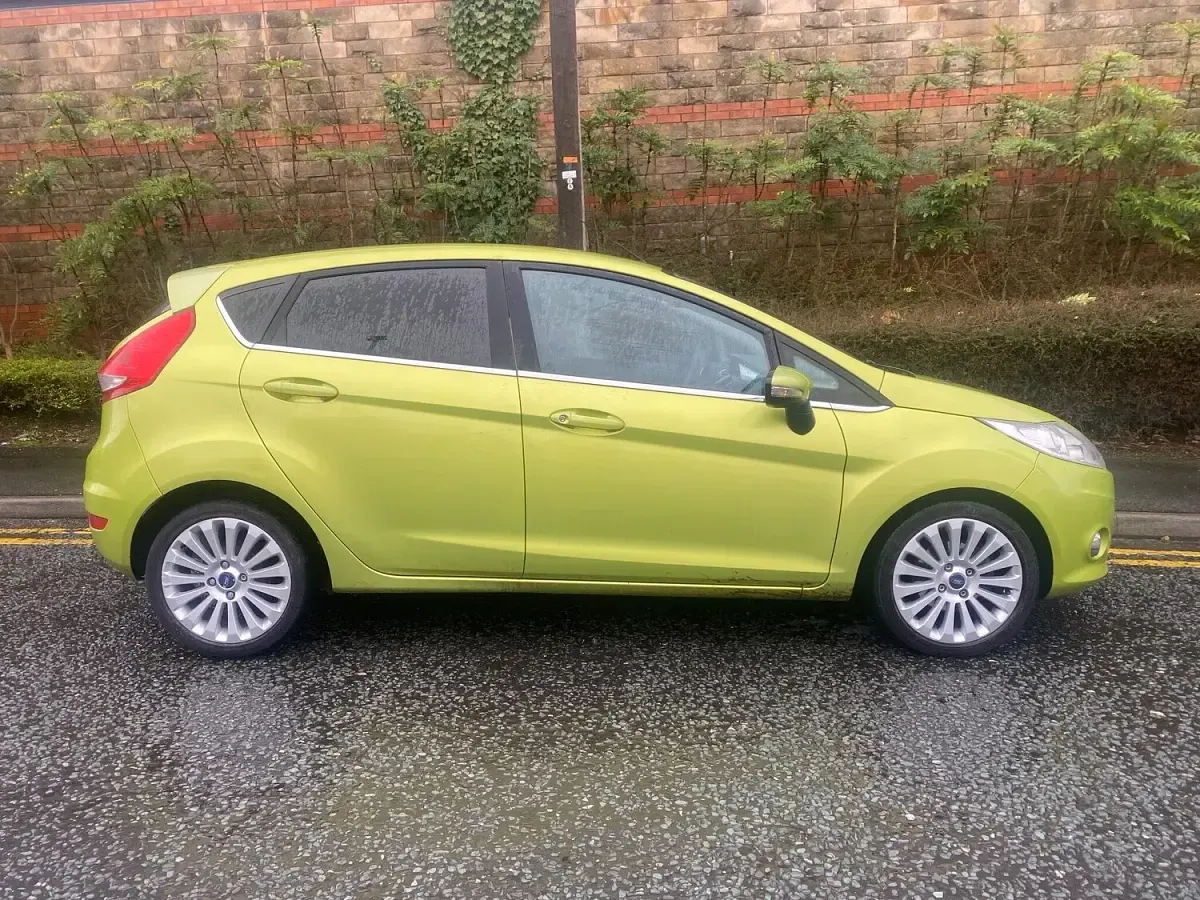 Used Ford Fiesta Titanium 96 HP (70 kW) 2009 Green Hatchback