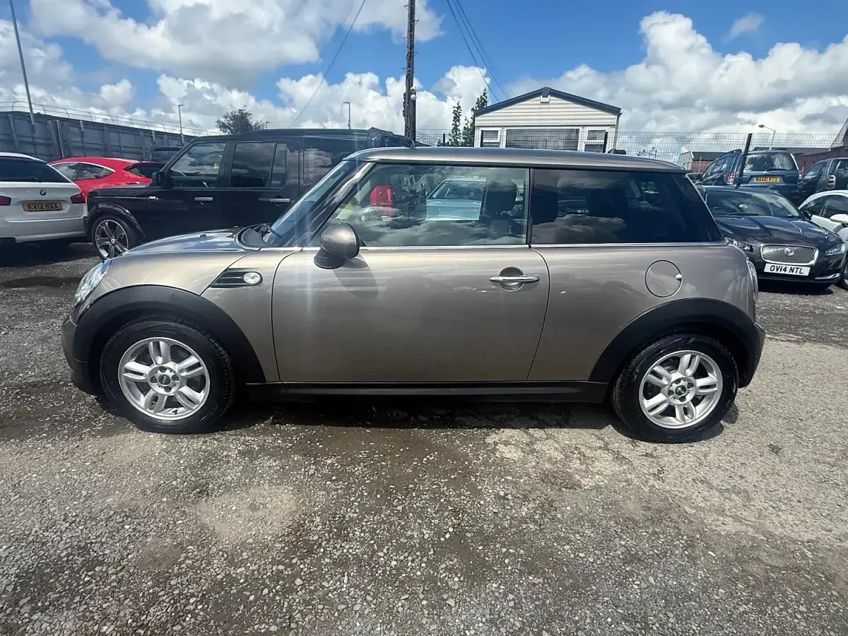 Used Mini ONE Hatch 98 HP (72 kW) 2011 Silver Hatchback