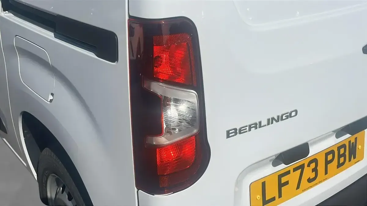 Used Citroën Berlingo 99 HP (72 kW) 2023 White MPV