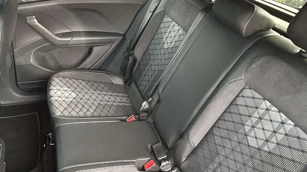Usado VW T-Cross Black Edition 115 HP (84 kW) 2025 Prateado SUV