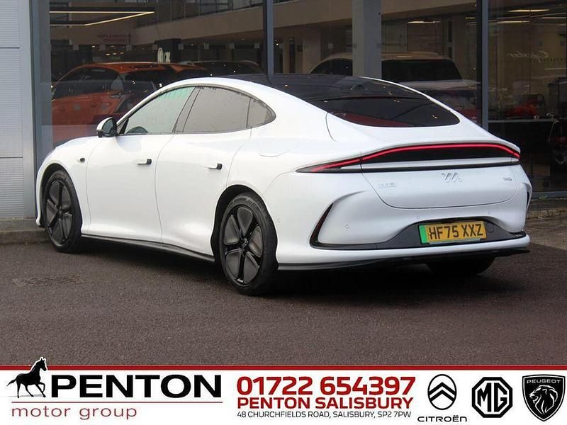 Used MG IM5 300 kW (408 HP) 2025 White Hatchback