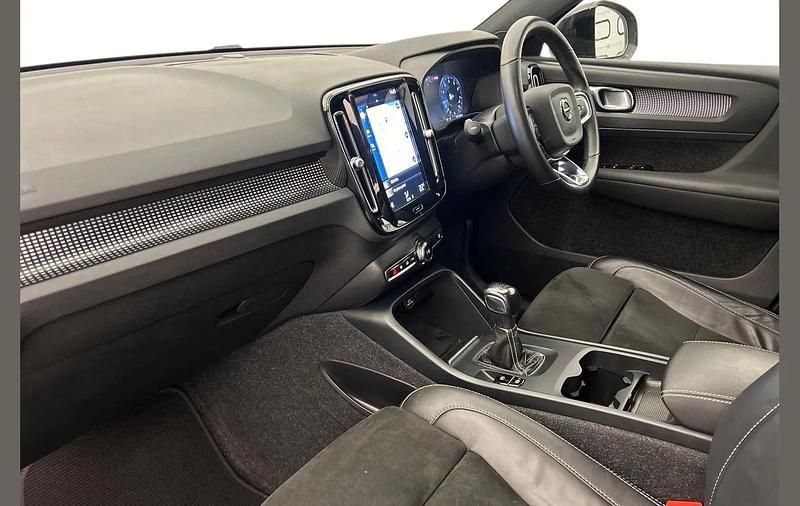 Used Volvo XC40 R-Design 161 HP (118 kW) 2021 Grey SUV