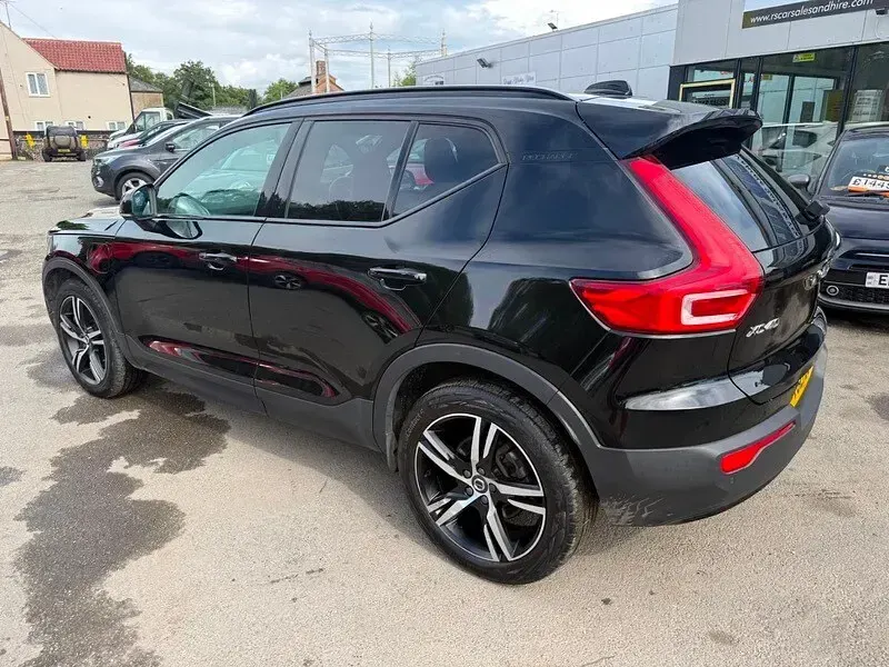 Used Volvo XC40 R-Design 208 HP (152 kW) 2021 Black SUV