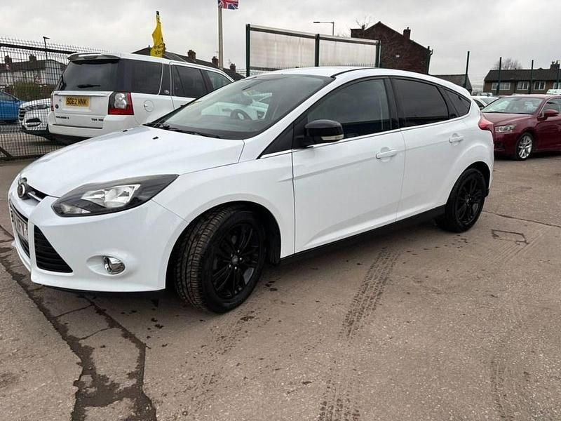 Used Ford Focus Titanium 115 HP (84 kW) 2014 White Hatchback
