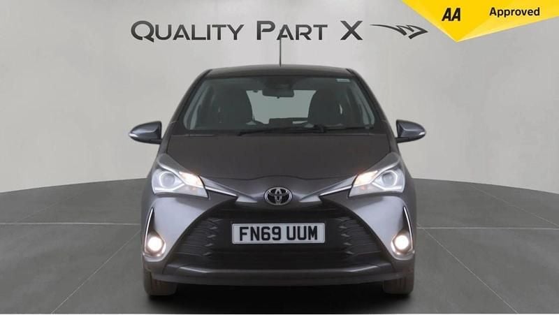 Used Toyota Yaris 107 HP (78 kW) 2019 Grey Hatchback