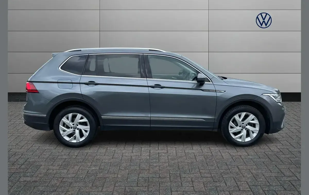 Second-hand VW Tiguan Allspace Life 150 CP (110 kW) 2023 Gri SUV