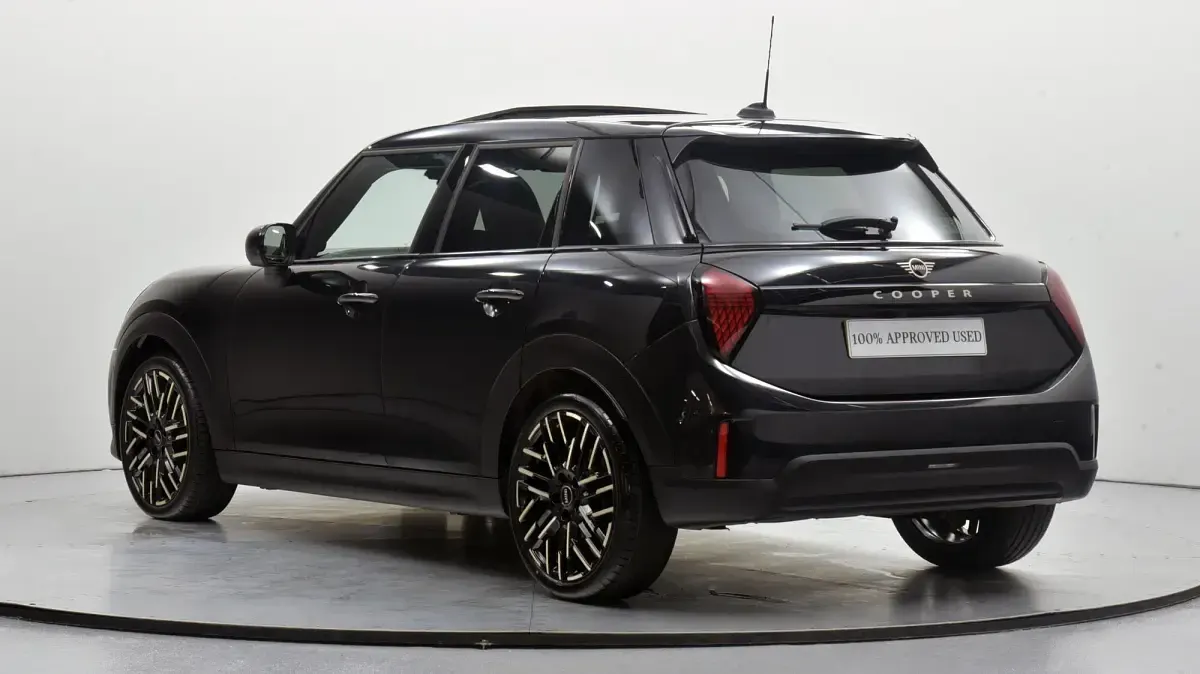 Used Mini Cooper Hatch 113 kW (154 HP) 2026 Black Hatchback