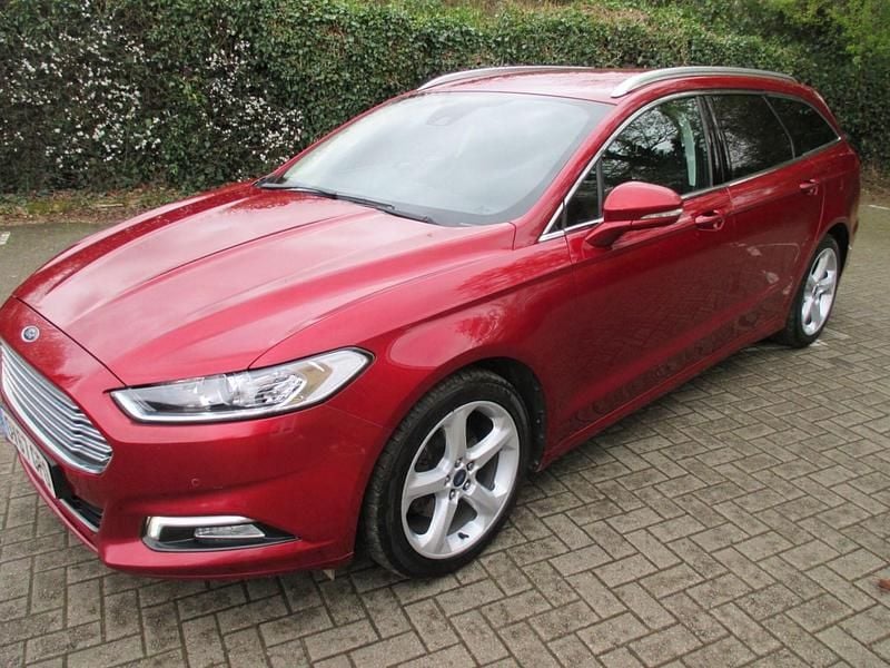 Used Ford Mondeo Titanium 160 HP (117 kW) 2017 Red Estate