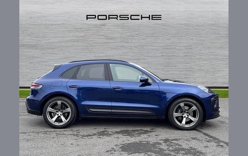 Used Porsche Macan 261 HP (191 kW) 2024 Blue SUV