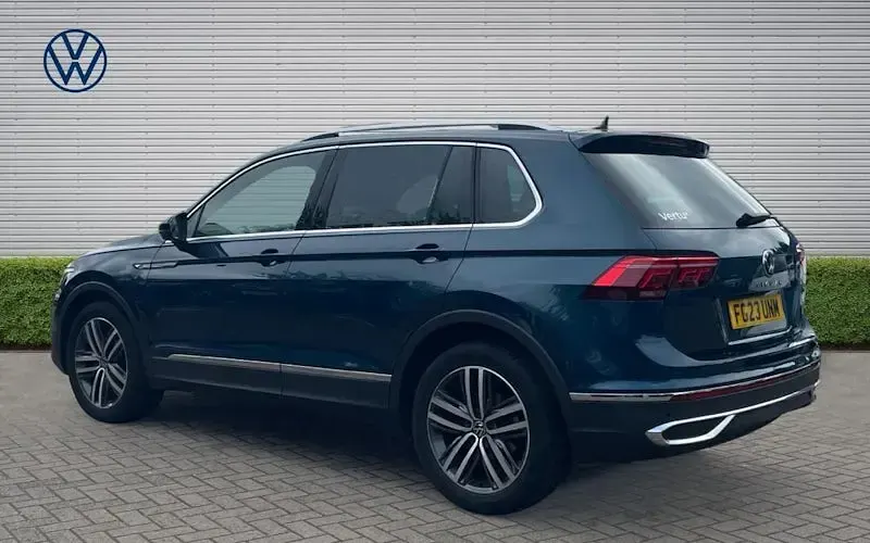 Begagnad VW Tiguan Elegance 150 HK (110 kW) 2023 Blå SUV