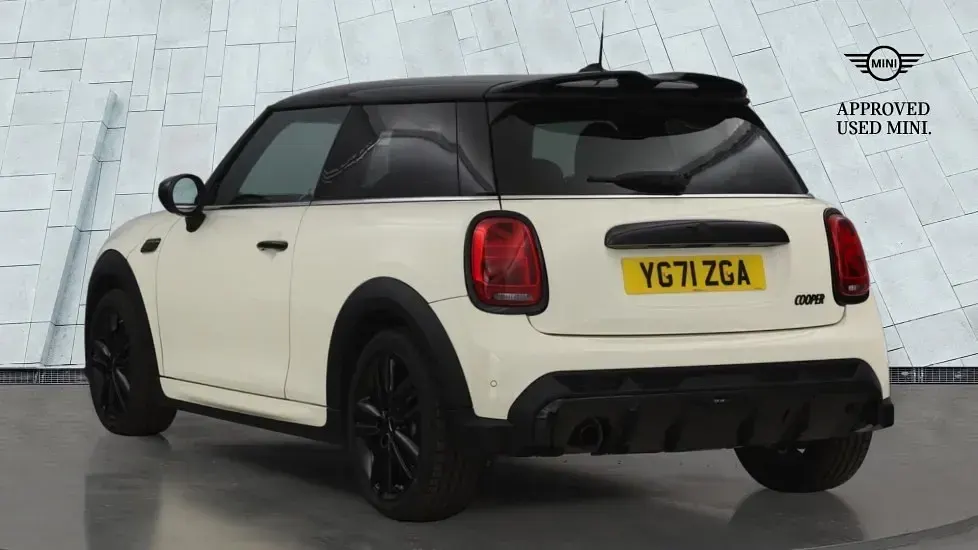 Used Mini Cooper Hatch 134 HP (98 kW) 2021 White Hatchback
