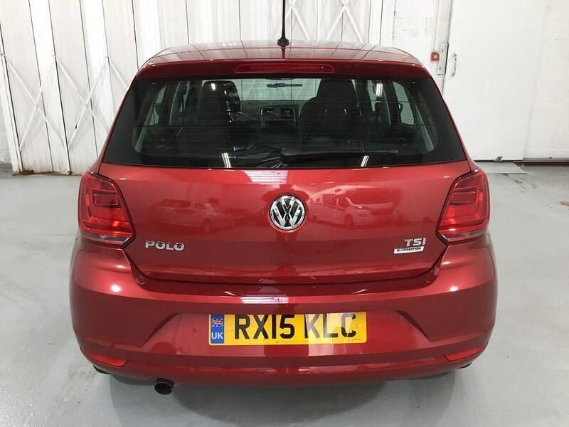 Begagnad VW Polo SE 90 HK (66 kW) 2015 Röd Halvkombi