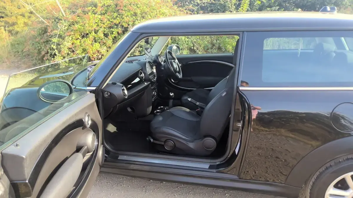 Used Mini Cooper Hatch 120 HP (88 kW) 2011 Black Hatchback