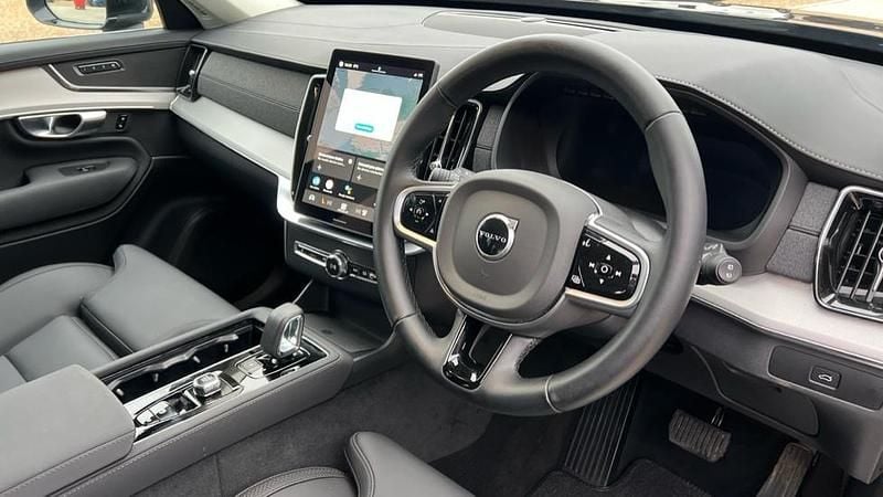 Used Volvo XC90 Core 250 HP (183 kW) 2025 Black SUV