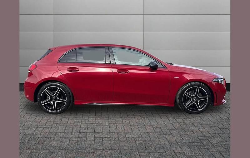 Used Mercedes A180 Executive 134 HP (98 kW) 2022 Red Hatchback