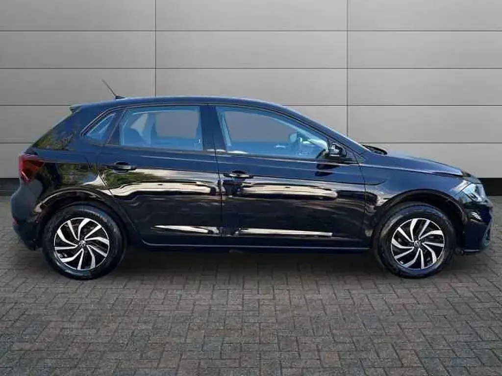 Used VW Polo Life 80 HP (58 kW) 2022 Black Hatchback