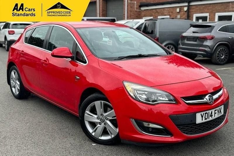 Red Used 2014 Vauxhall Astra SRi Hatchback | £3,495 (Good price) - Image 1/1