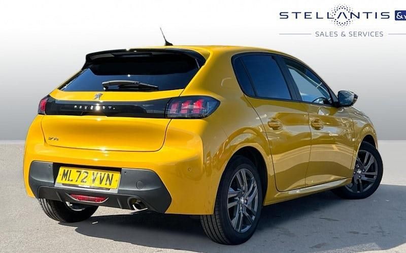 Used Peugeot 208 Active+ 75 HP (55 kW) 2022 Yellow Hatchback