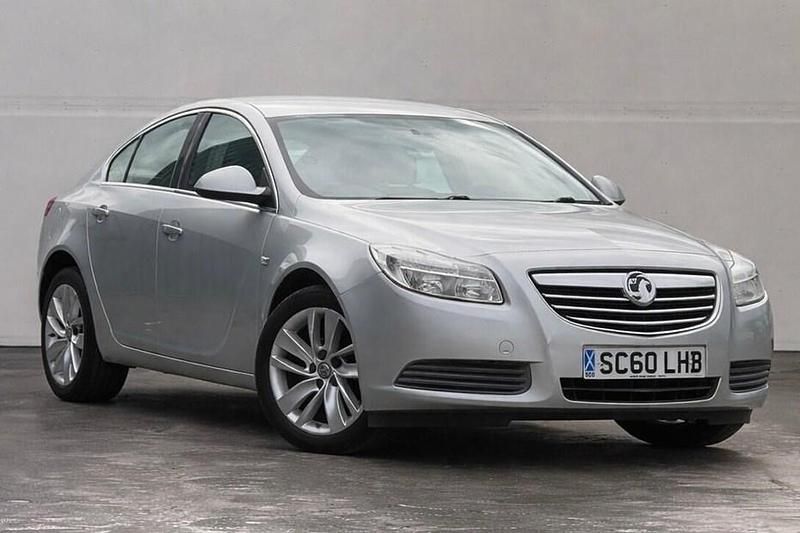 Used Vauxhall Insignia 140 HP (102 kW) 2011 Silver Hatchback