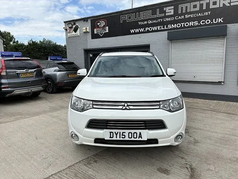 Used Mitsubishi Outlander P-HEV 2015 White Estate