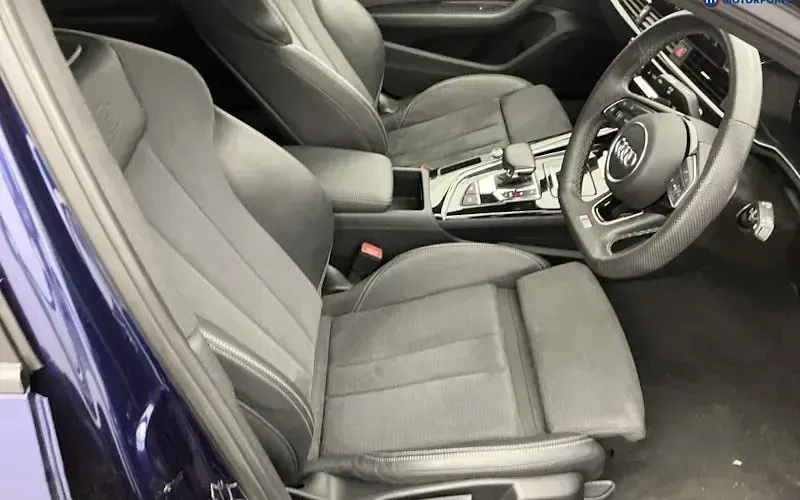 Used Audi A4 Black Edition 150 HP (110 kW) 2024 Blue Estate