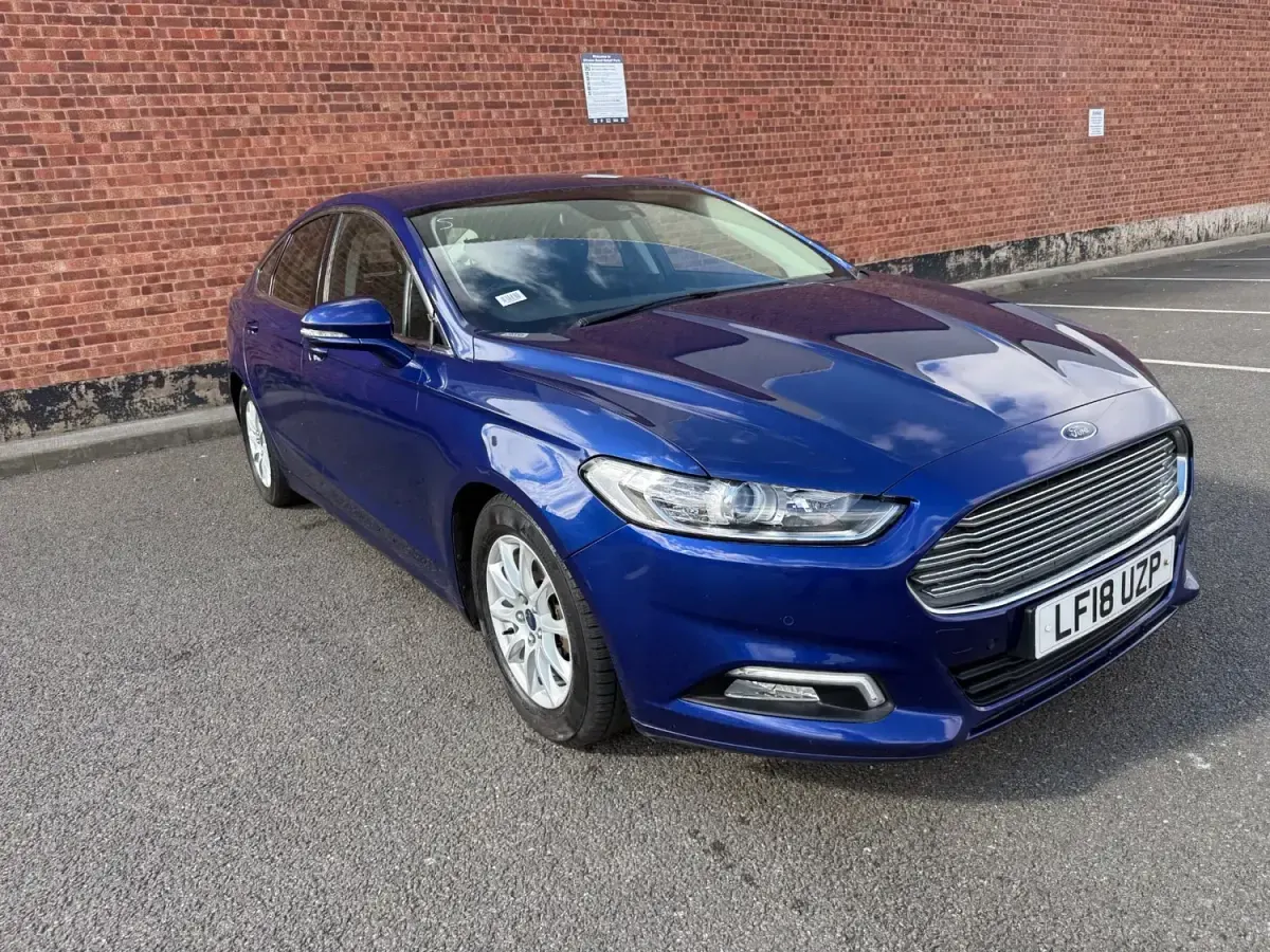 Gebraucht Ford Mondeo Zetec 120 PS (88 kW) 2018 Blau Kleinwagen