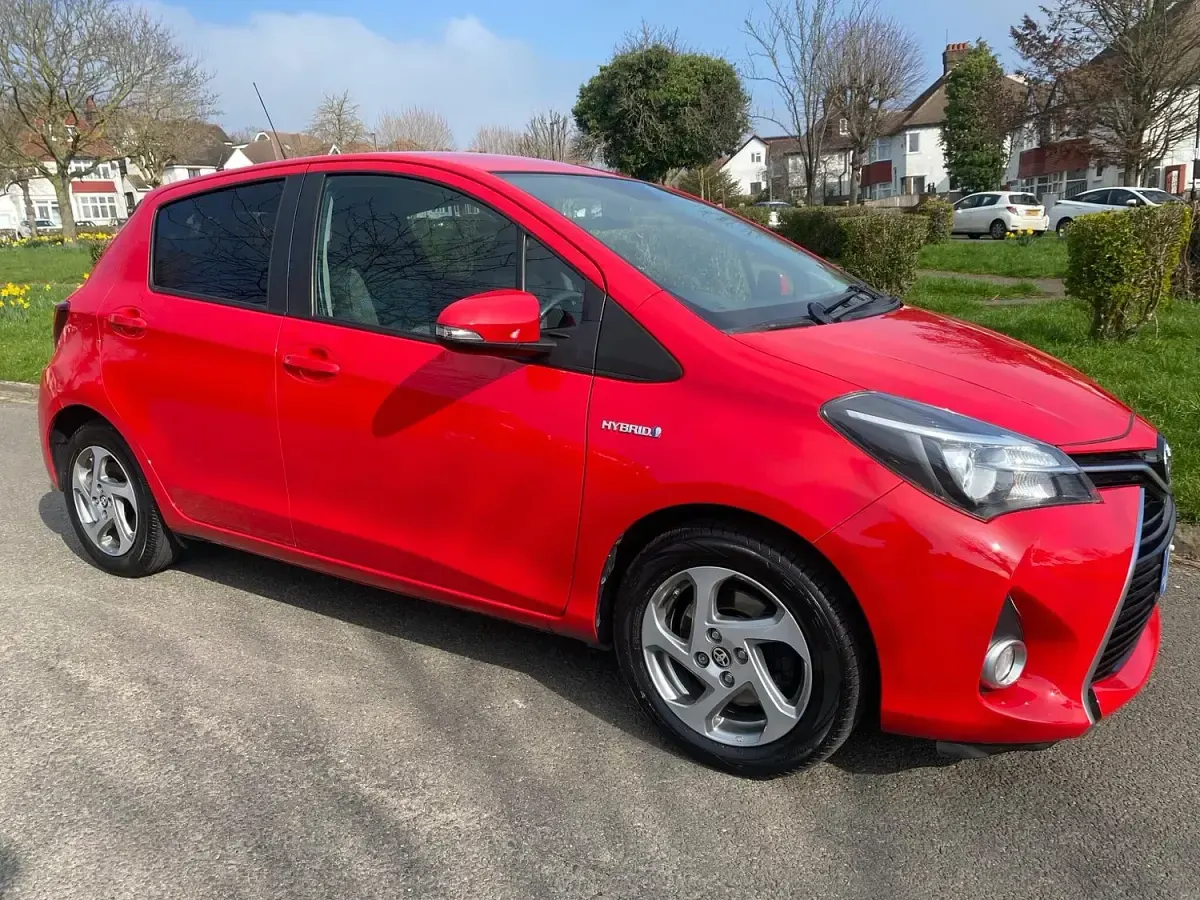 Używany Toyota Yaris Hybrid 2016 Czerwony Hatchback