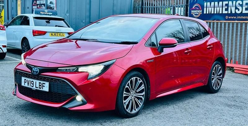 Used Toyota Corolla Design 122 HP (89 kW) 2019 Red Hatchback