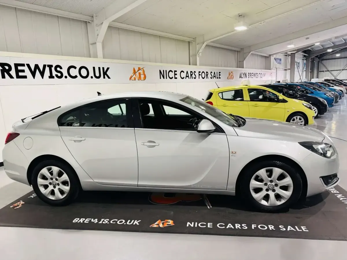 Second-hand Vauxhall Insignia SRi 2017 Argintiu Hatchback