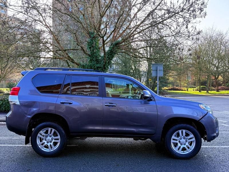 Used Toyota Land Cruiser 190 HP (139 kW) 2013 Grey Estate