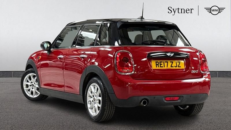 Used Mini Cooper Hatch 134 HP (98 kW) 2017 Red Hatchback