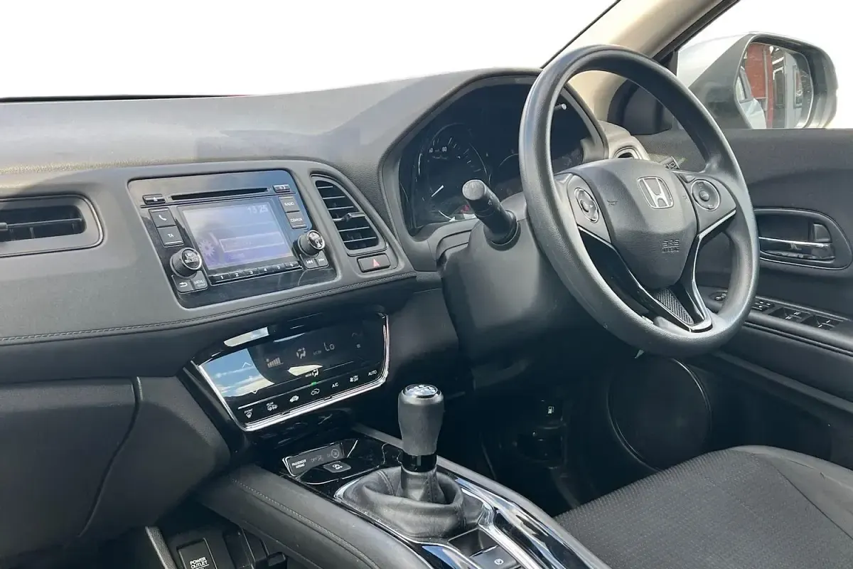 Second-hand Honda HR-V S 130 CP (95 kW) 2019 Argintiu SUV