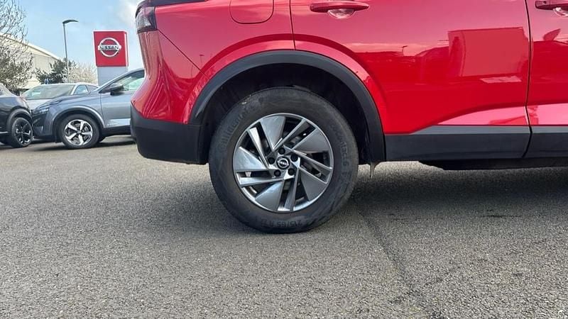 Used Nissan Qashqai Acenta Premium 158 HP (116 kW) 2023 Red SUV
