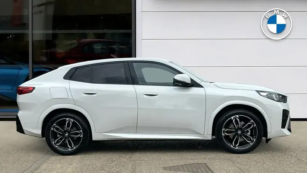 Used BMW iX2 M Sport 147 kW (201 HP) 2025 White SUV