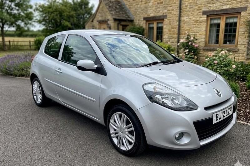 Used Renault Clio IV Dynamique 2012 Silver Hatchback
