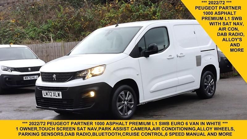 White Used 2022 Peugeot Partner Premium MPV | £10,995 (Fair price) - Image 1/4
