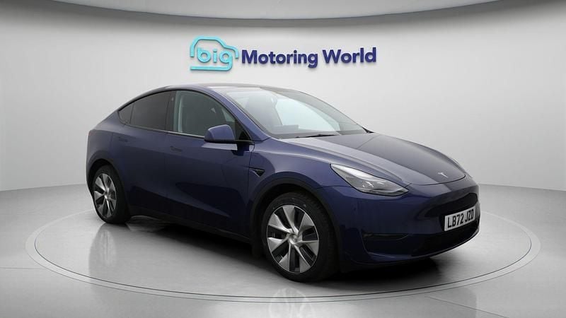 Blue Used 2022 Tesla Model Y Long Range SUV | £24,300 (Fair price) - Image 1/4