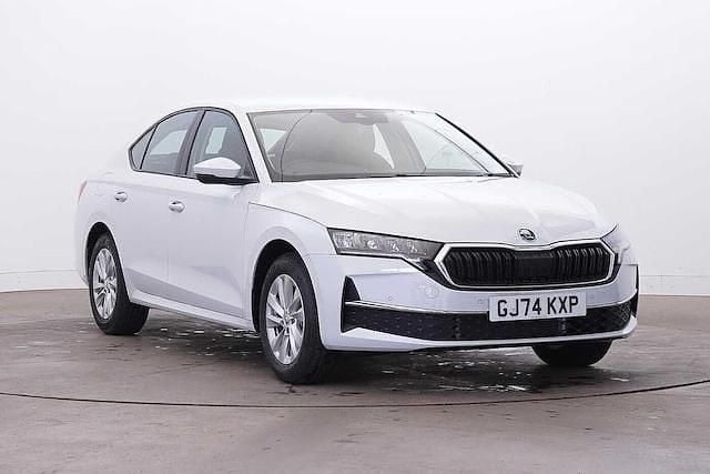 Moon white metallic New 2024 Skoda Octavia SE Technology Hatchback | £21,995 (Good price) - Image 1/4