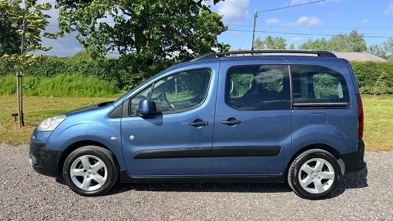 Gebraucht Peugeot Partner Tepee Outdoor 115 PS (84 kW) 2013 Blau Van / Kleinbus