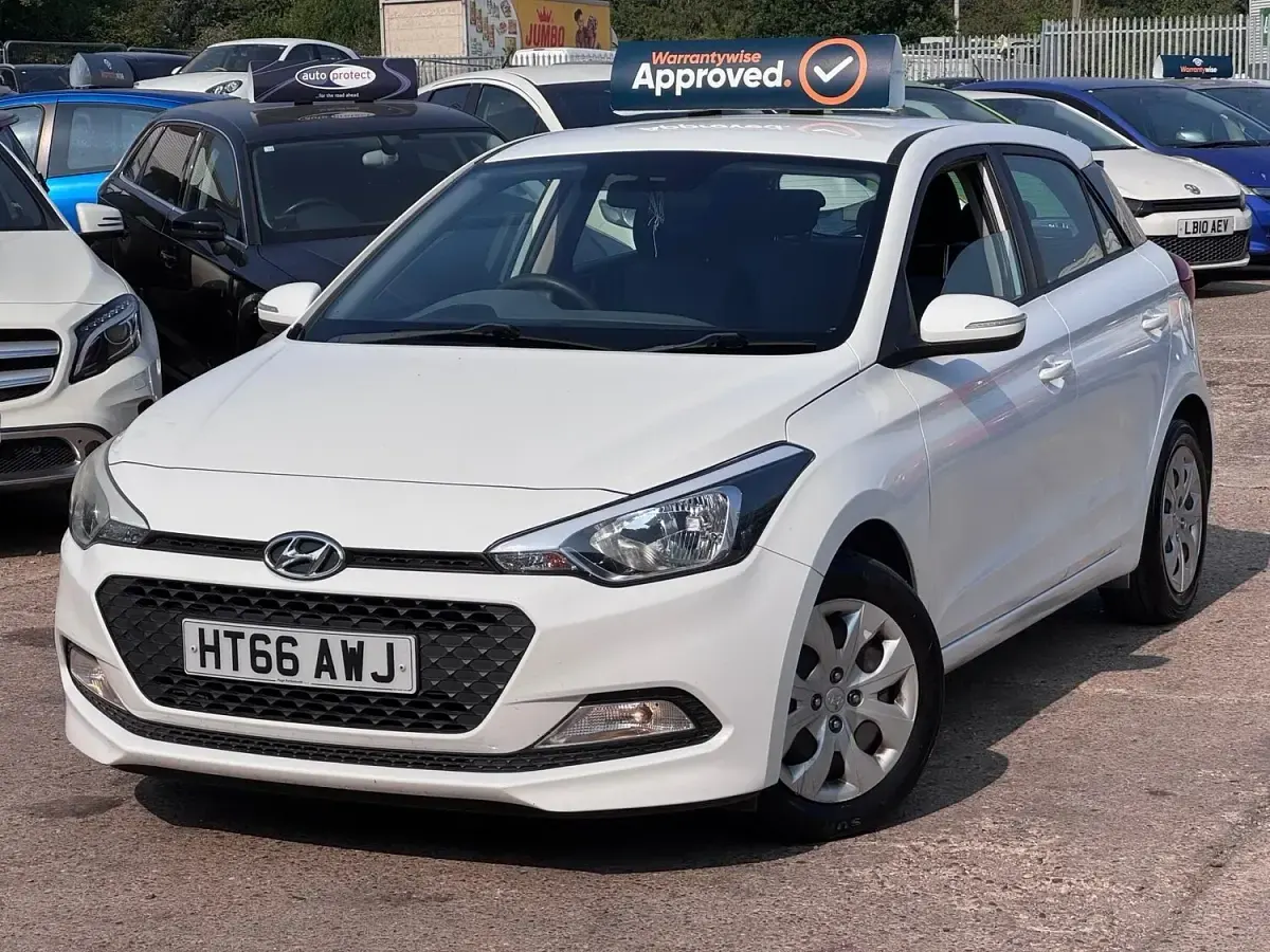 Used Hyundai i20 2016 White Hatchback