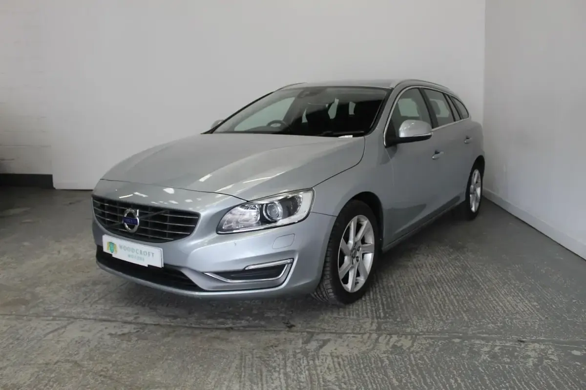 Usado Volvo V60 SE Lux 215 CV (158 kW) 2015 Plateado Familiar