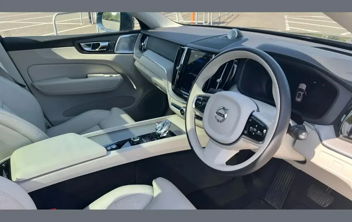 Używany Volvo XC60 Ultra 250 KM (183 kW) 2024 Niebieski SUV