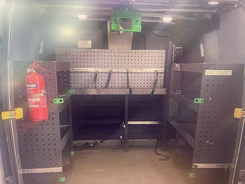 Usado Ford Transit Custom Limited 130 HP (95 kW) 2022 Prateado