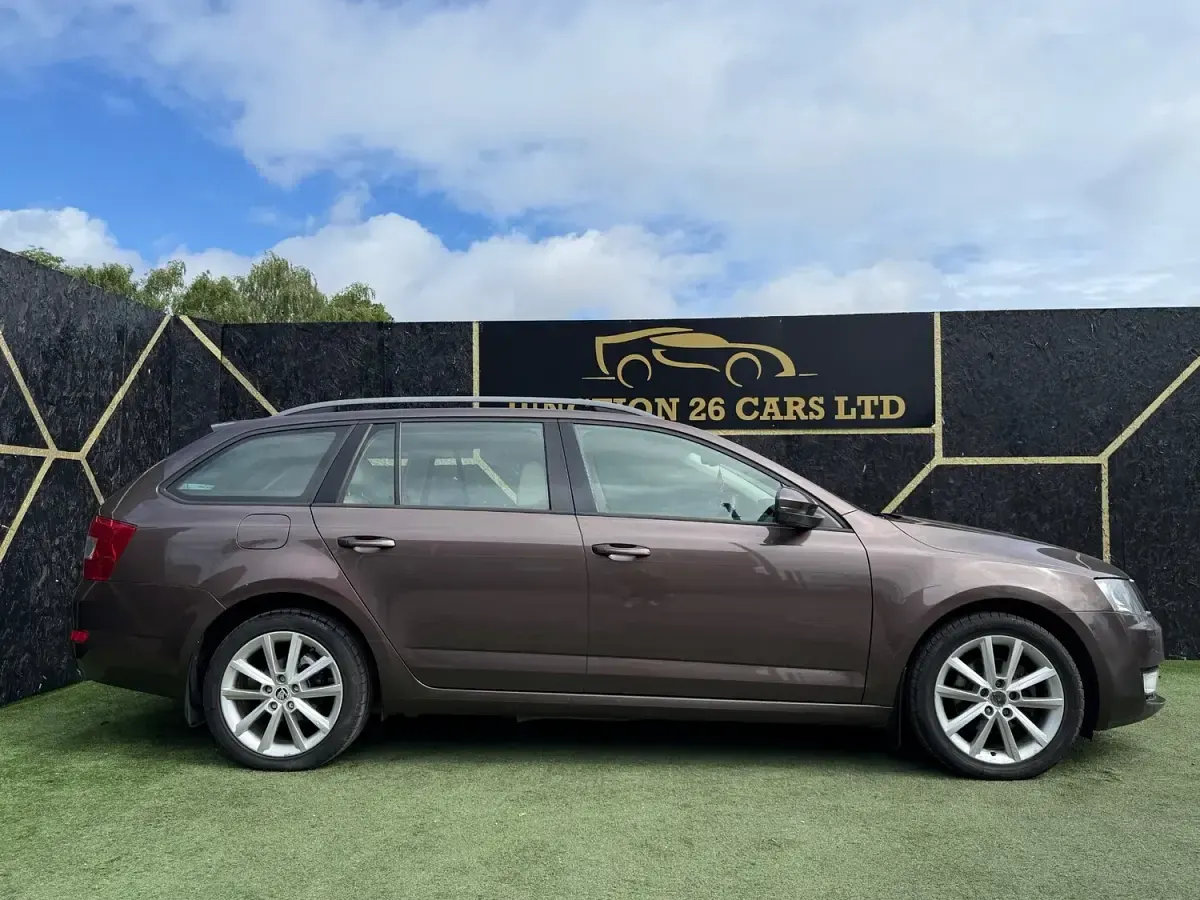 Used Skoda Octavia Elegance 147 HP (108 kW) 2013 Brown Estate