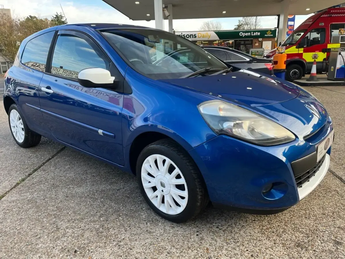 Used Renault Clio 86 HP (63 kW) 2010 Blue Hatchback
